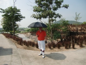 Marcel with 'Verberkmoes Golf Clubtechnics' parasol